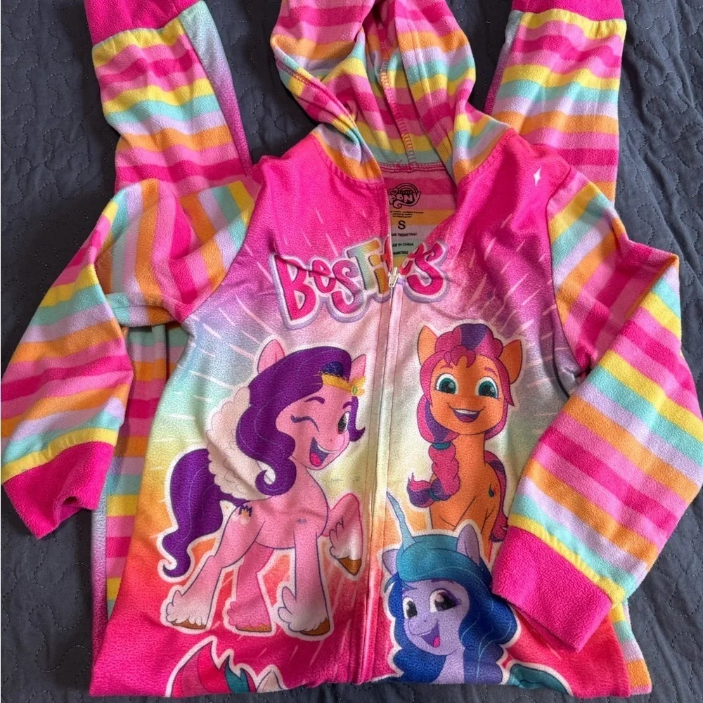 Bundle of 13  Kids Pajamas. Size Kids Small